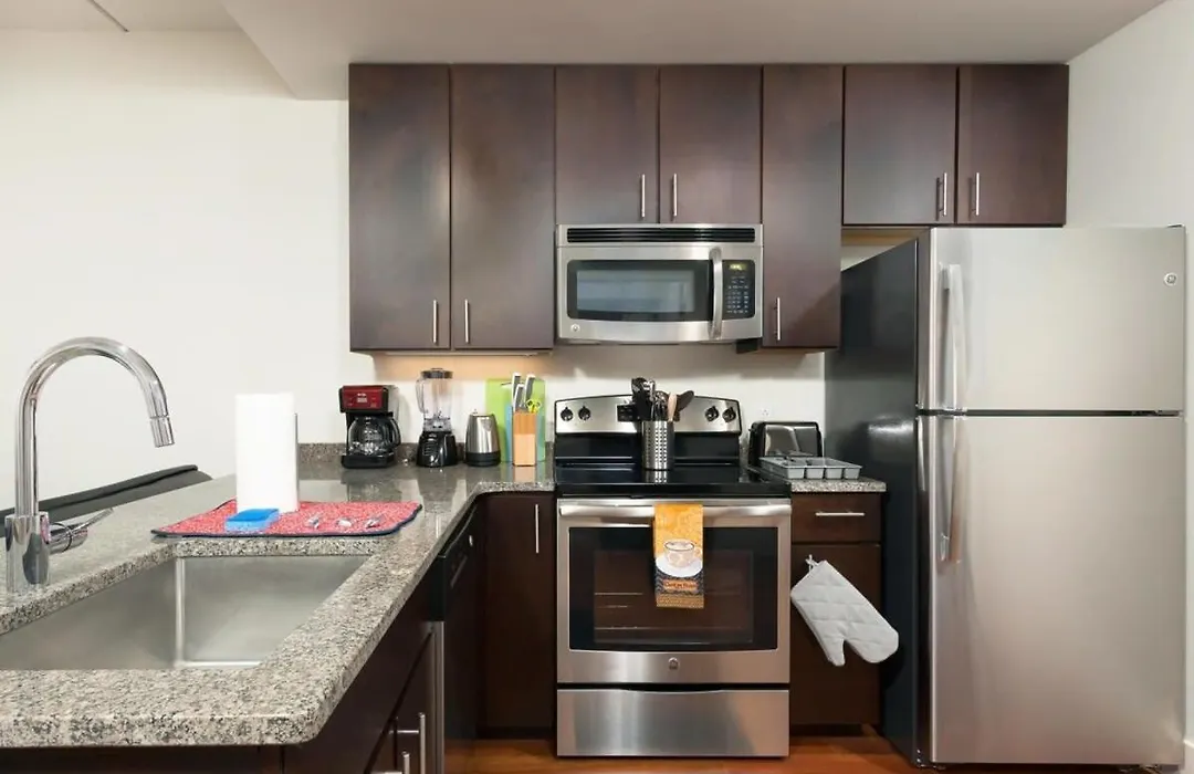 2 Bedroom 2 Bathroom Furnished Apartment Near Rittenhouse Apts-1