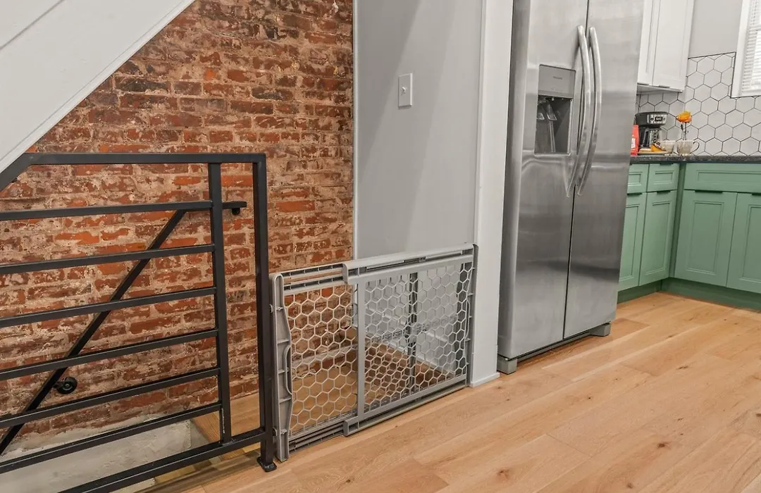Clean And Comfy King Bed Steps To Fishtown Fun-1