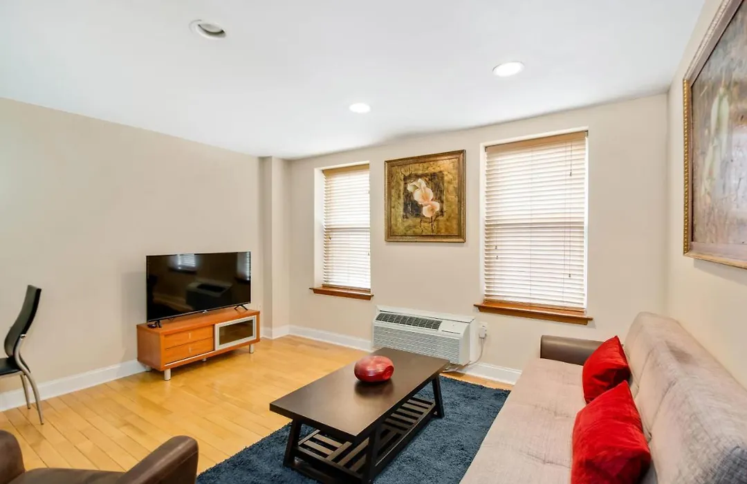 Stylish 1Bd Loft In Center City-1