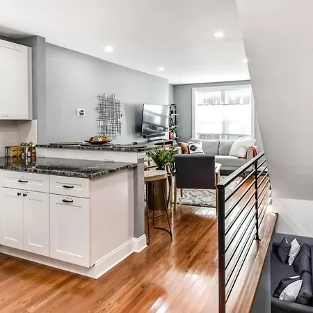 Stunning 3Br Modern Charm In South Philly-3