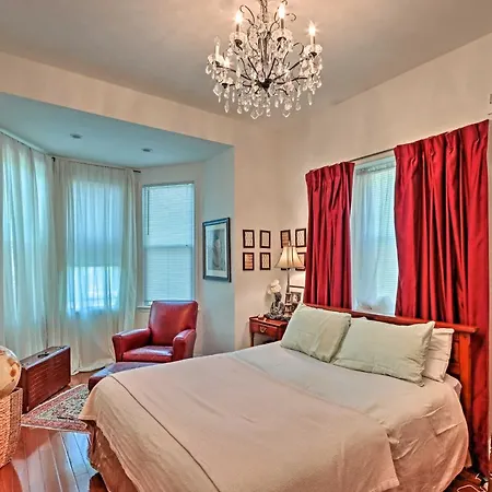 Elegant And Historic Townhome Near Dtwn Philly-3