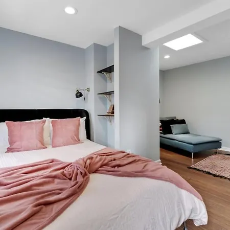 Stylish Rowhome-Fishtown-Near Shops-2