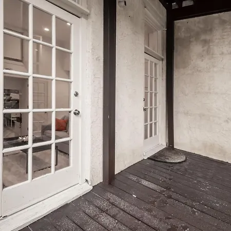 Stylish 2Bd Loft In The Heart Of Old City-3