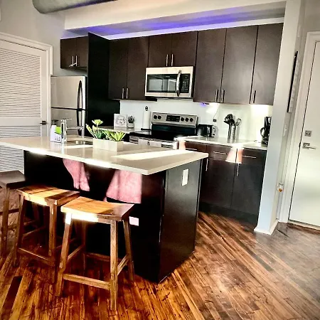 Beautiful Rustic Loft. Minutes From Phl Airport-2
