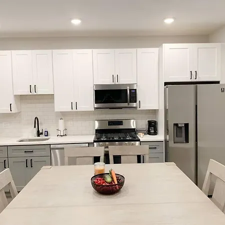 Modern 3 Bedroom 2 Ba With Patio-3