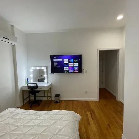 Society Hill / Roku 4K Streaming-3