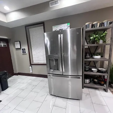 Luxury 4 Bedroom Apartment In Philadelphia-3