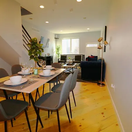 Blissful Spacious Home Roof-Deck City Views-2