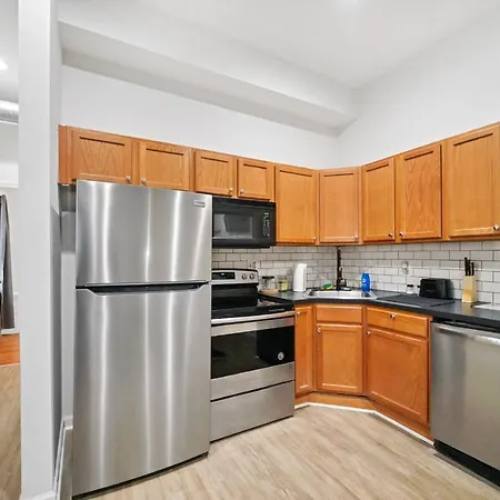**The Met Philadelphia Guest Suite-Fireplace-Complementary Wine**-2