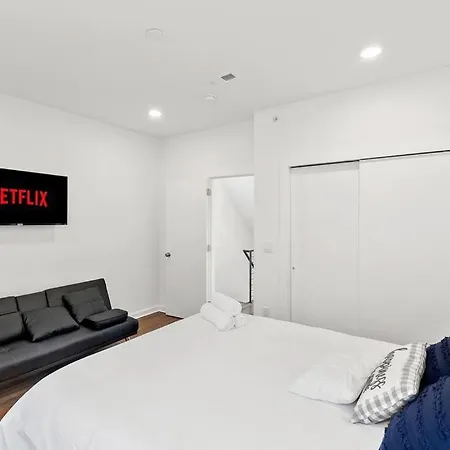Ultramodern Philly Getaway,10 Mins Center City, Private Roof Top-2