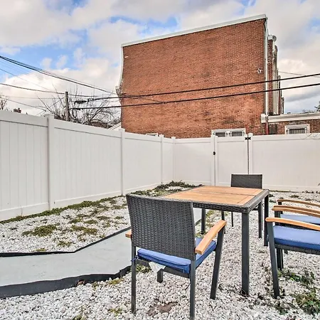 Chic Philadelphia Townhome With Fenced Yard!-2