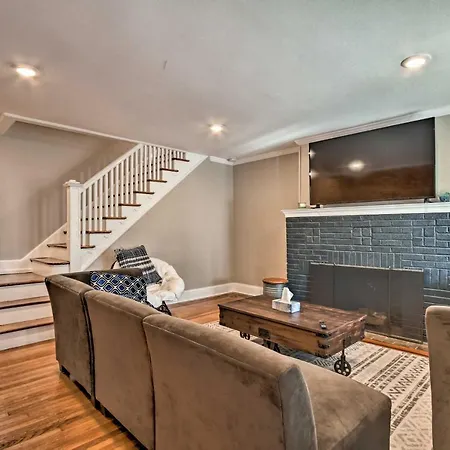 Chic Philadelphia Townhome With Fenced Yard!-3