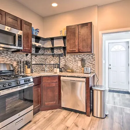 Sleek Philly Townhome About 10 Mi To City Center!-2
