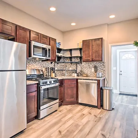 Sleek Philly Townhome About 10 Mi To City Center!-3
