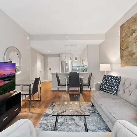 Global Luxury Suites Center City-3