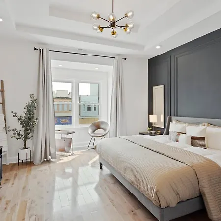 Elegant 1 Bedroom Unit In University-3