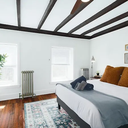 Bright Row House In Manayunk-3