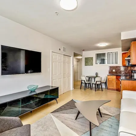 Forget The Hotel And Stay In Style In A 2Bd Apt-3