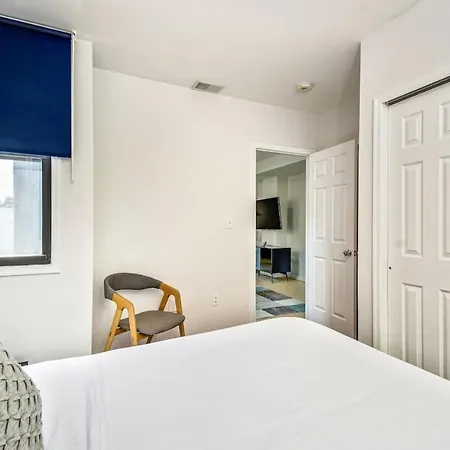 Stylish & Great Location Next To The Convention Center-3