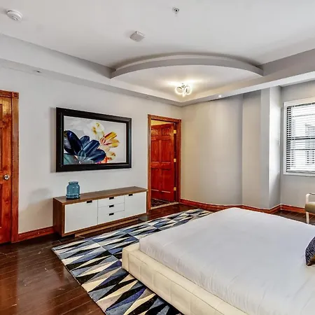 The Gem - Stylish Penthouse With A Private Deck-3