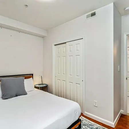 2Bd Apartment Next To Reading Terminal And Convention Center-3