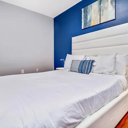 The Vacation Spot! 2Bd Apartment Steps Away From The Convention Center-3