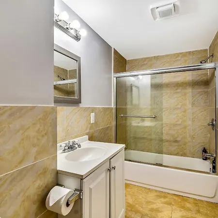 The Vacation Spot! 2Bd Apartment Steps Away From The Convention Center-2