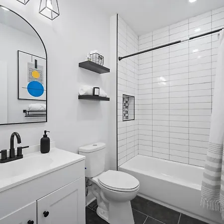 Lovely 2Bedroom With Walkout Deck!-2