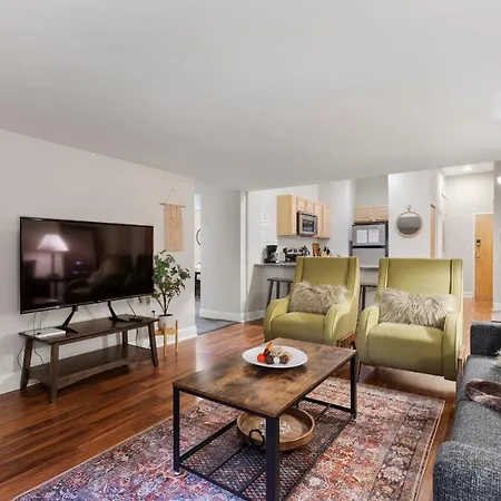 Sleeps 4! 2Br, Gym, Paid Parking, Close To Major Attractions-2