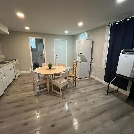 Entire House With 3 Bedrooms Near Train Station-3