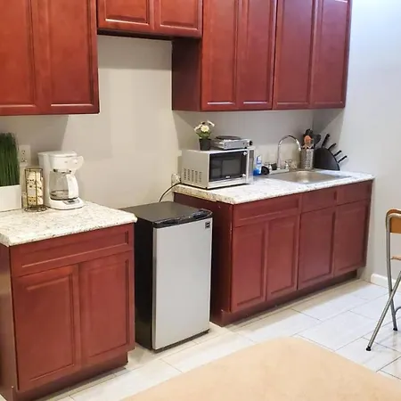 1St Floor Studio Near Airport With Small Kitchenette-2