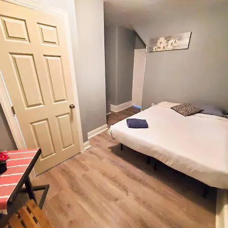 1 Bdrm Apartment With 2 Queen Beds & Small Kitchenette-2