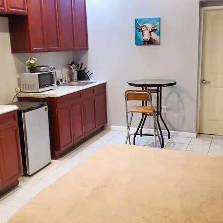 1St Floor Studio Near Airport With Small Kitchenette-3