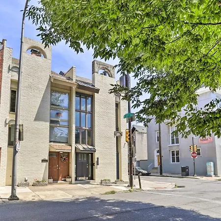 Central Philly Townhome With Patio And City Views!-2
