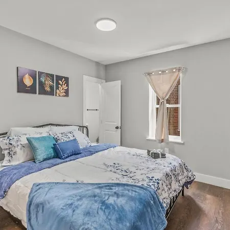 Room For Rent In Apartment, King Size Bed -Private Bath & Free Parking! Near Upenn-3