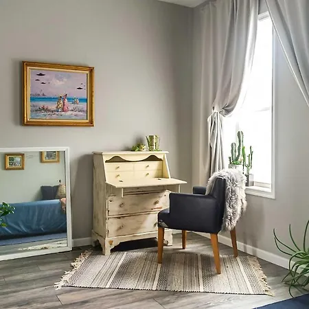 Chic Philly Townhouse With Patio In Brewerytown!-3