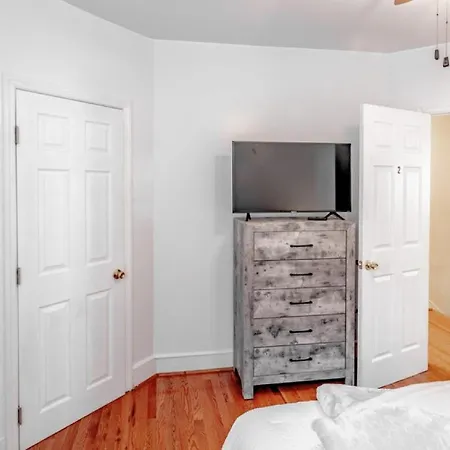 Private Room For Rent In Philadelphia - Comfy & Free Parking!-2
