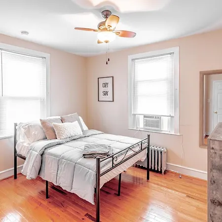 Furnished Private Room With All Amenities!-3
