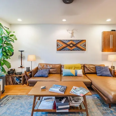 Bedroom In Thoughtfully Decorated East Passyunk Home-2