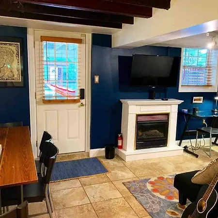 Private Guest Suite With A Fireplace And Courtyard-2