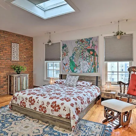 Cozy Philadelphia Townhome Walk To Upenn!-2