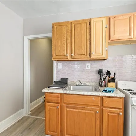 3 Bdrm Large Apt By Temple U-2