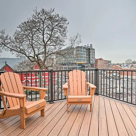 Cozy Philadelphia Townhome Walk To Upenn!-3