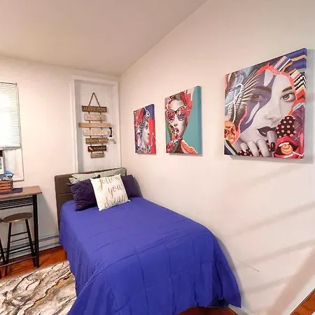 Tiny Studio Near Liberty Bell Philly-2