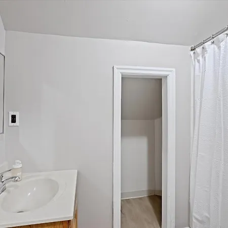 Comfy Lovely Studio By Upenn & Drexel-3