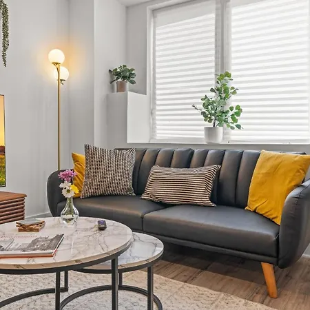Luxurious Modern Apartment Near Art Museum-2
