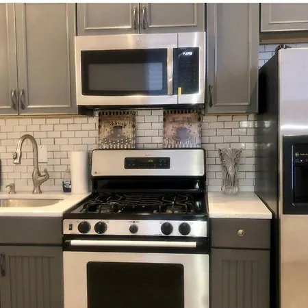 2Bd Spacious S. Philly Row-House, Wi-Fi & 1.5 Bath-2