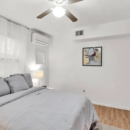 Stunning 2Br Near Everything - City Center-2