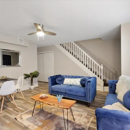Quaint Private Studio Located In Center City-2