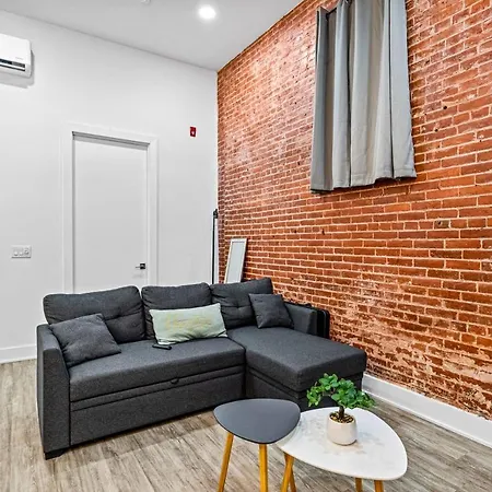 1-Bedroom Luxury Loft Private Parking Ev Charger-2